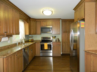 828 Whitney Dr, Schenectady, NY 12309 - photo 3