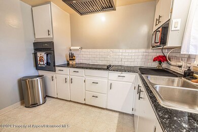 677RussellSt.-26