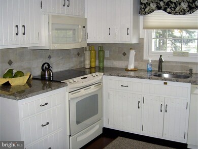 1038 N 10th St, Whitehall, PA 18052 - photo 4