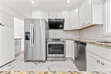 197 Blacksmith Rd S, Levittown, NY 11756 - photo 5