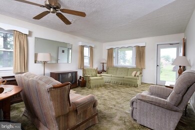 101 S Whissen St, Edinburg, VA 22824 - photo 2