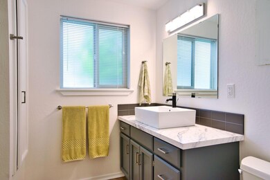 Guest Bathroom 4