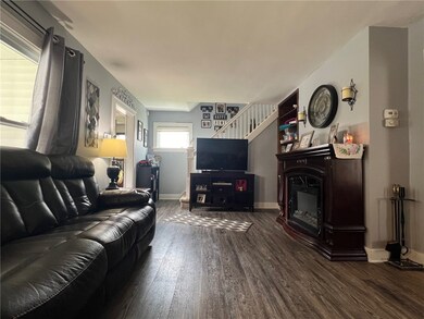 Living Room - 18' x 11'