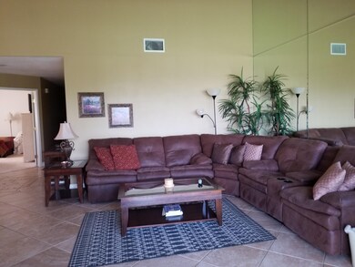 76094HoneysuckleLivingRm2