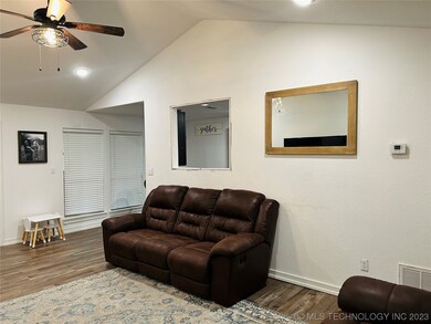 1008 Hugo St, Muldrow, OK 74948 - photo 3