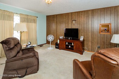 10101 Fairmount Rd, Louisville, KY 40291 - photo 4