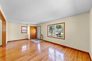 1613 Maple Dr NW, Cedar Rapids, IA 52405 - photo 4