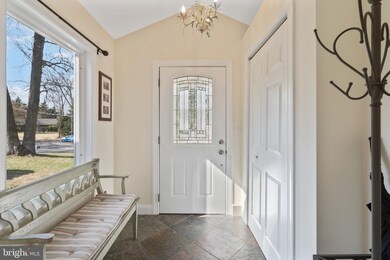 7611 Woodridge Cir, Alexandria, VA 22308 - photo 3