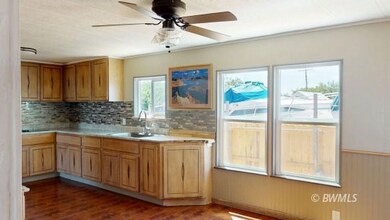 530 Jonathan Edwards, Big Water, UT 84741 - photo 3