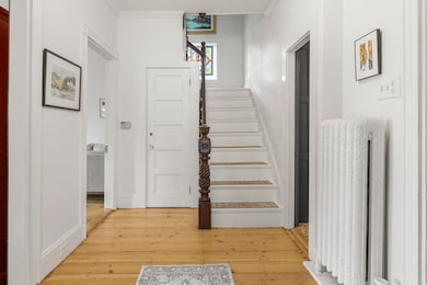 261 Vaughan St._W5_004