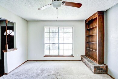Large second living area with build ins (only one 