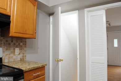 2371 Emerald Heights Ct, Reston, VA 20191 - photo 4