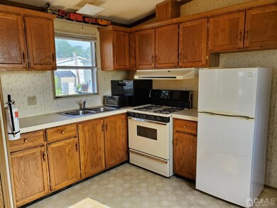 26 Dalbert St unit E2, Carteret, NJ 07008 - photo 4