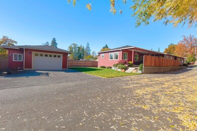 1011 NE Hefley St, Grants Pass, OR 97526 - photo 2