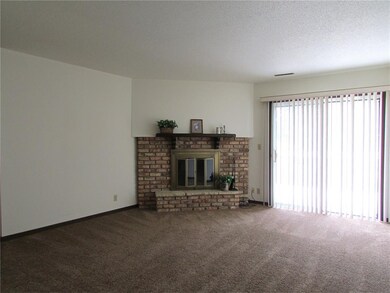 4002 Lexington Dr NE unit C, Cedar Rapids, IA 52402 - photo 5