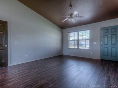 209 W Fairlane Place, Sapulpa, OK 74066 - photo 2