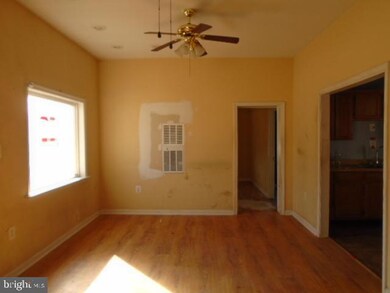 812 Clover Ave, Essex, MD 21221 - photo 5