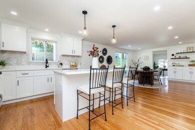 72 Outlook Rd, Wakefield, MA 01880 - photo 3