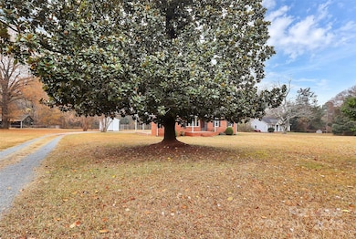 8911 Reames Rd, Charlotte, NC 28216 - photo 2