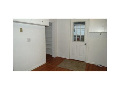 Kitchen. SPACE FOR TABLE AND CHAIRS, NEW LAMINATE 