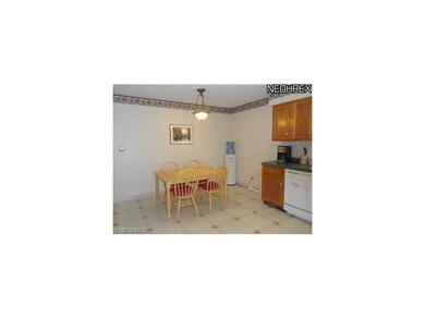 Large kitchen complete with eat-in area!