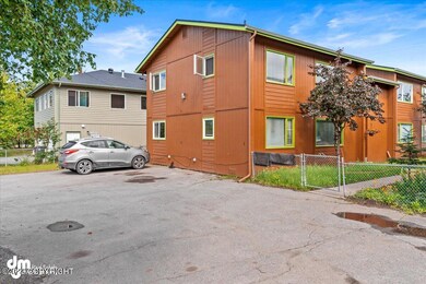 48-Rear Parking_ELI05047