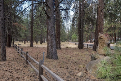 681 S Elm St, Sisters, OR 97759 - photo 2