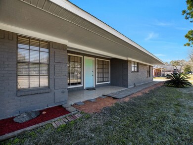 107 Canal Dr, Friendswood, TX 77546 - photo 5