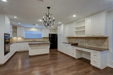 10115 Cedar Creek Dr, Houston, TX 77042 - photo 7