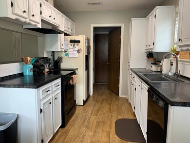 161 Navidad St, Bay City, TX 77414 - photo 5