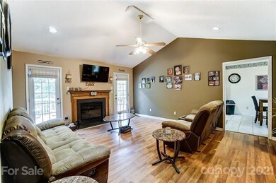 1121 Courtney Cove Ct, Gastonia, NC 28052 - photo 6