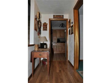 Entry/Foyer.
