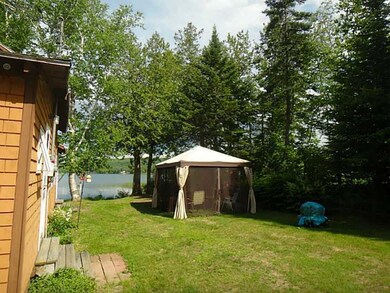Land/Lot. Portable screened room...