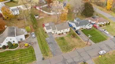 133 Wells Farm Dr, Wethersfield, CT 06109 - photo 2