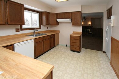 8815 Angling Rd, Portage, MI 49024 - photo 4