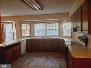 8617 Creek Ct, White Plains, MD 20695 - photo 3