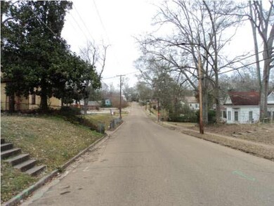 109 N Haley St, Hazlehurst, MS 39083 - photo 2