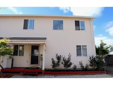 923 N Meridian St unit 3, Newberg, OR 97132 - photo 2