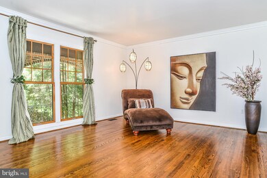 5310 Summit Dr, Fairfax, VA 22030 - photo 3