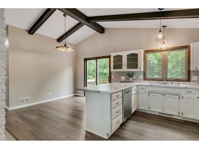 04 Nice Patio Doors to Back Yard.jpg