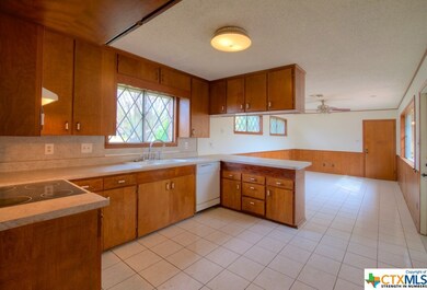 1234 Common St, New Braunfels, TX 78130 - photo 6