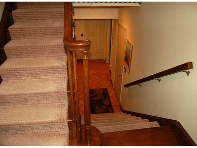 Entry/Foyer.