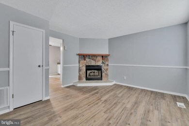 626 Burlington Ct, Edgewood, MD 21040 - photo 3