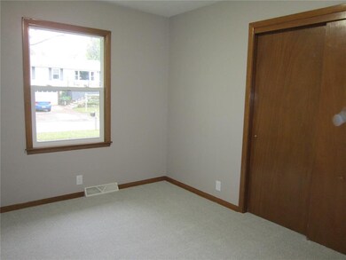 2710 Hickory Dr SW, Cedar Rapids, IA 52404 - photo 7
