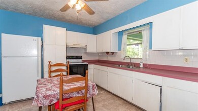 8438 Radio Ln, Tampa, FL 33619 - photo 7