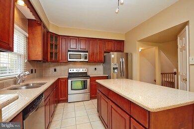 8100 Madrillon Springs Ln, Vienna, VA 22182 - photo 6