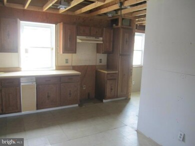 800 Platinum Ave, Essex, MD 21221 - photo 7