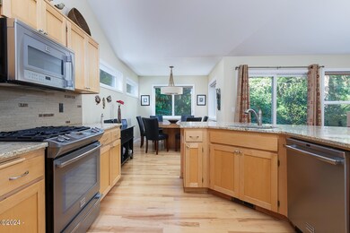Kitchen_Dining Room