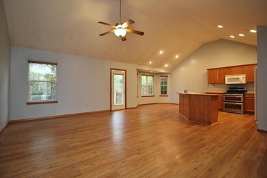 4 Living -Kitchen