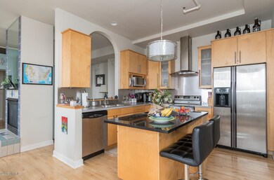222 N Kalamazoo 270-9